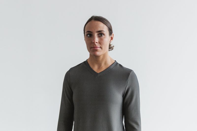 Nobull V-Neck Long Sleeve Waffle Women's Sweatshirt Dark Grey | 95427KOTV